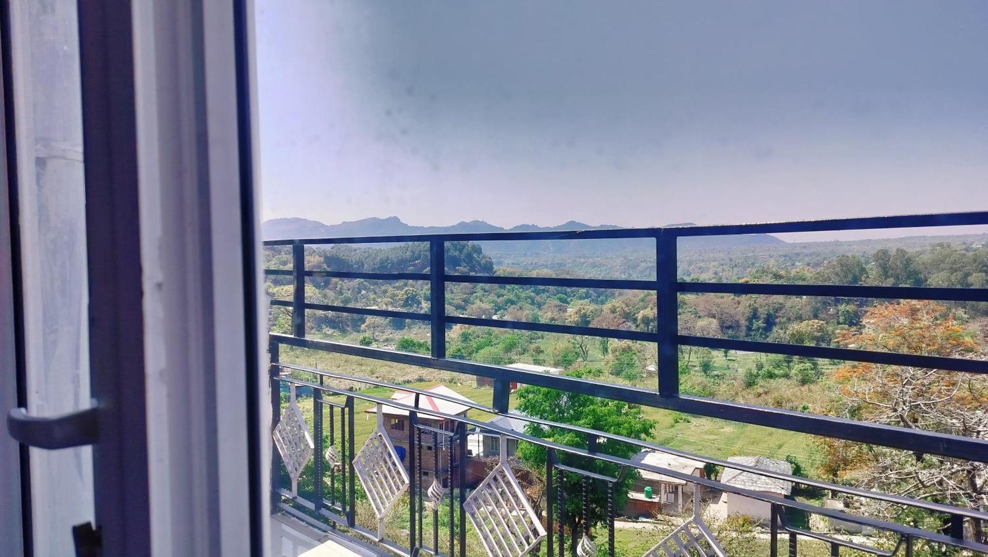 Hotel Binwa View Baijnāth Exteriör bild